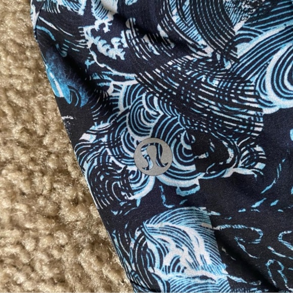 Lululemon Tracker Shorts V 4’ Eternal Wave Starlight Black Size 4 - Picture 7 of 7